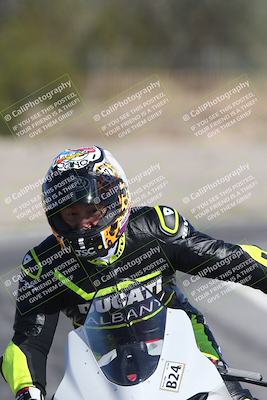 media/Oct-30-2025-Racers Edge (Thu) [[dabbdaf680]]/3-B Group/Session 2 Turn 2/